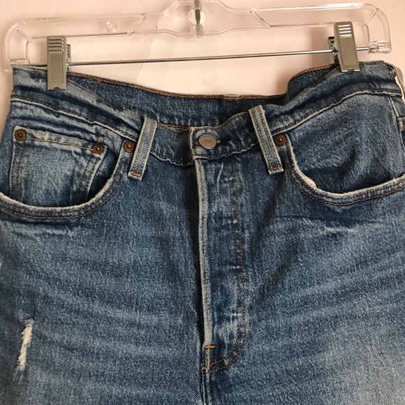 Levi’s 501 Button Fly Light Wash Jeans - Picture 2 of 14